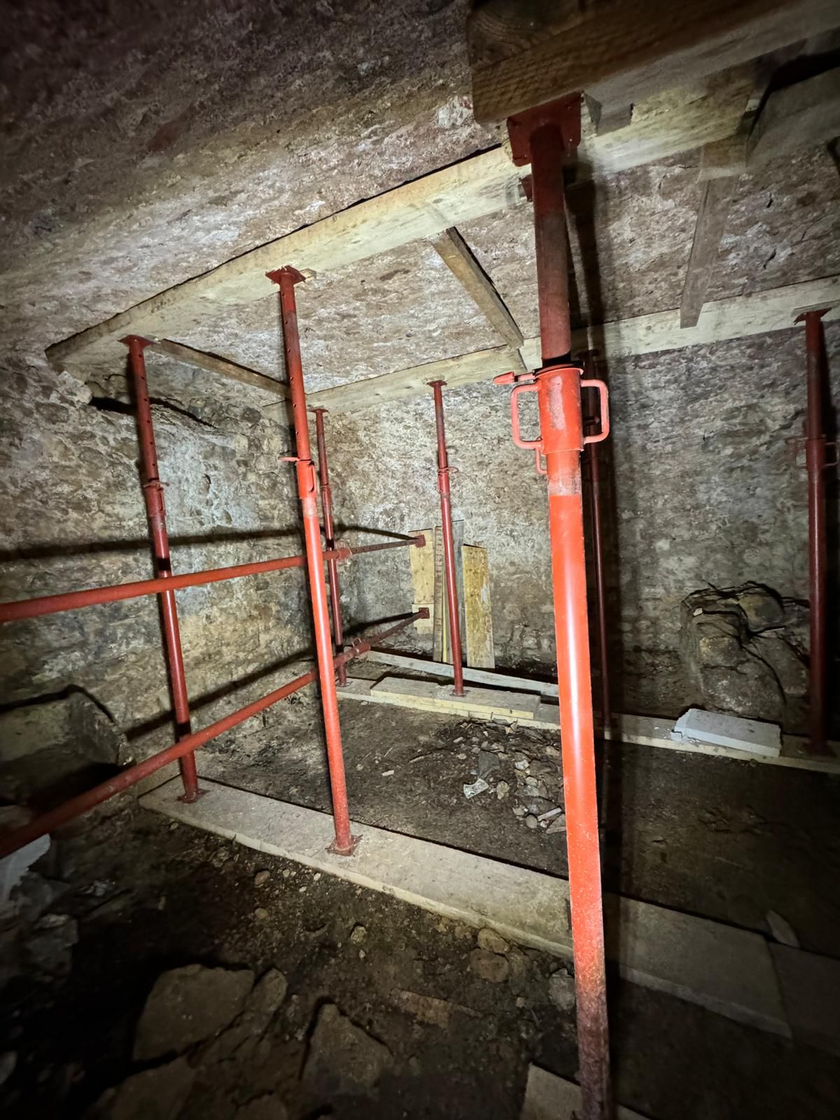 Étais dans une cave