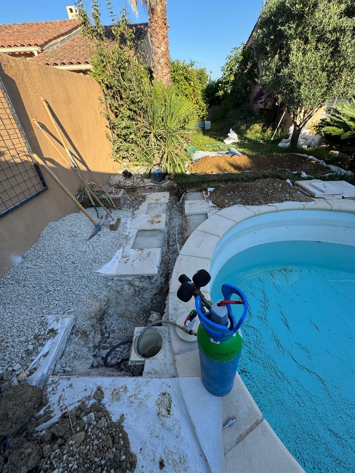 Recherche de fuite dans la pompe d'une piscine