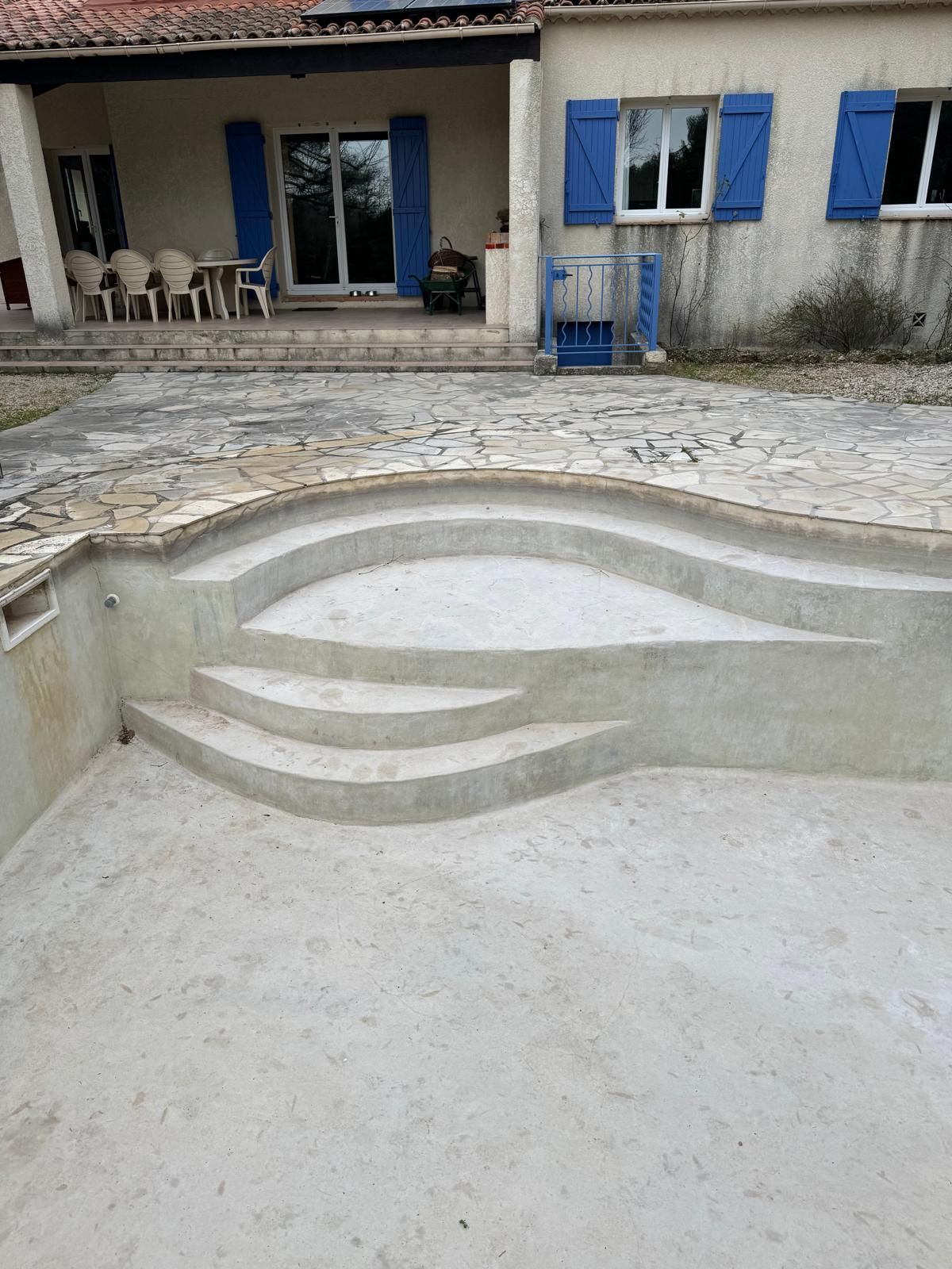 Escalier de piscine maçonnée