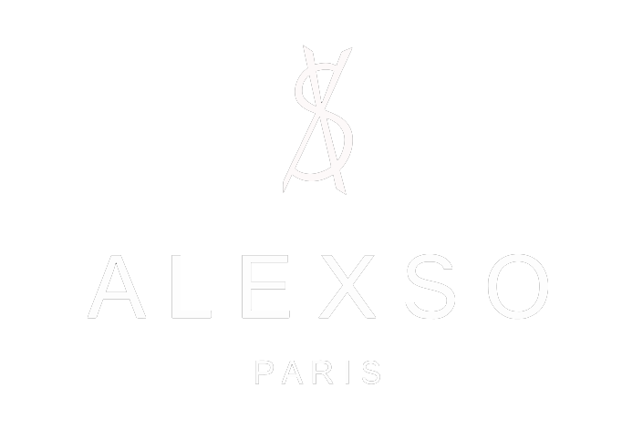 Logotipo blanco de ALEXSO PARIS con un monograma estilizado sobre el nombre de la marca.