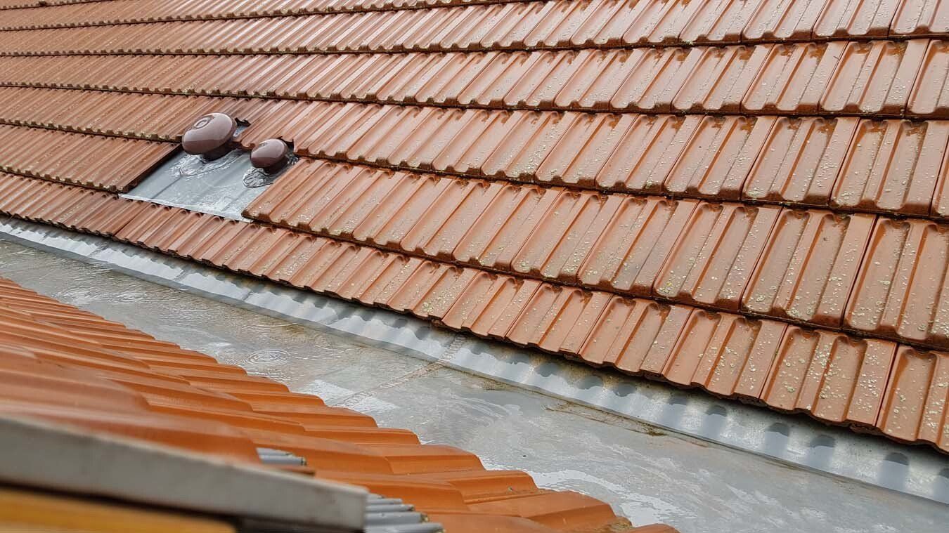 Chéneau rempli d'eau