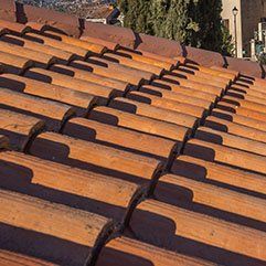 toiture aux tuiles orange