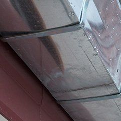 Gouttière en zinc vue du dessous