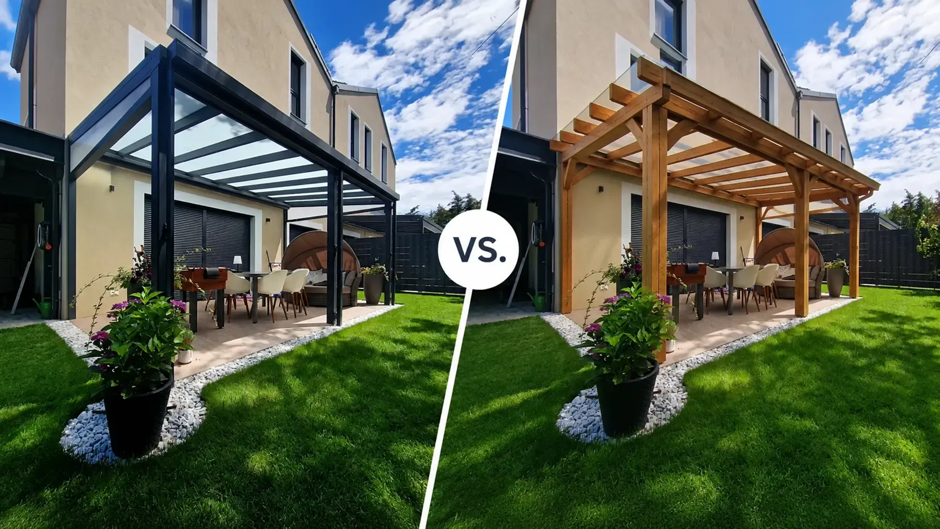 Vergleich zweier Terrassenvarianten im Garten: Schwarze Metallpergola vs. Pergola aus Naturholz über Terrasse und Rasen.