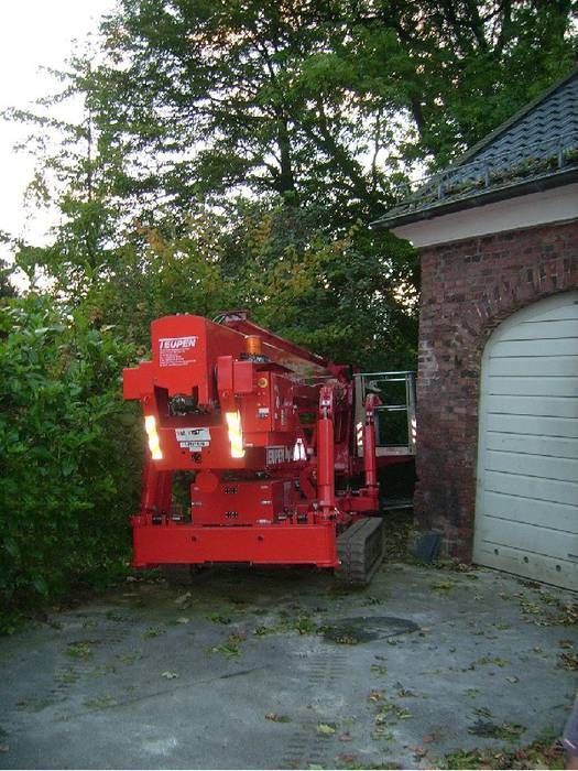 Hebebühne auf unebenem Untergrund