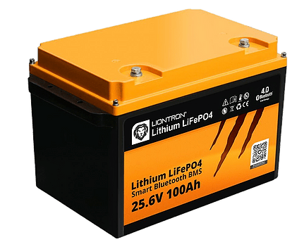 Eine Lithium-Lifepo4-Batterie liegt auf einer weißen Oberfläche.