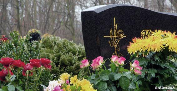 Monuments articles funéraires fabrication marbre fleurs variées