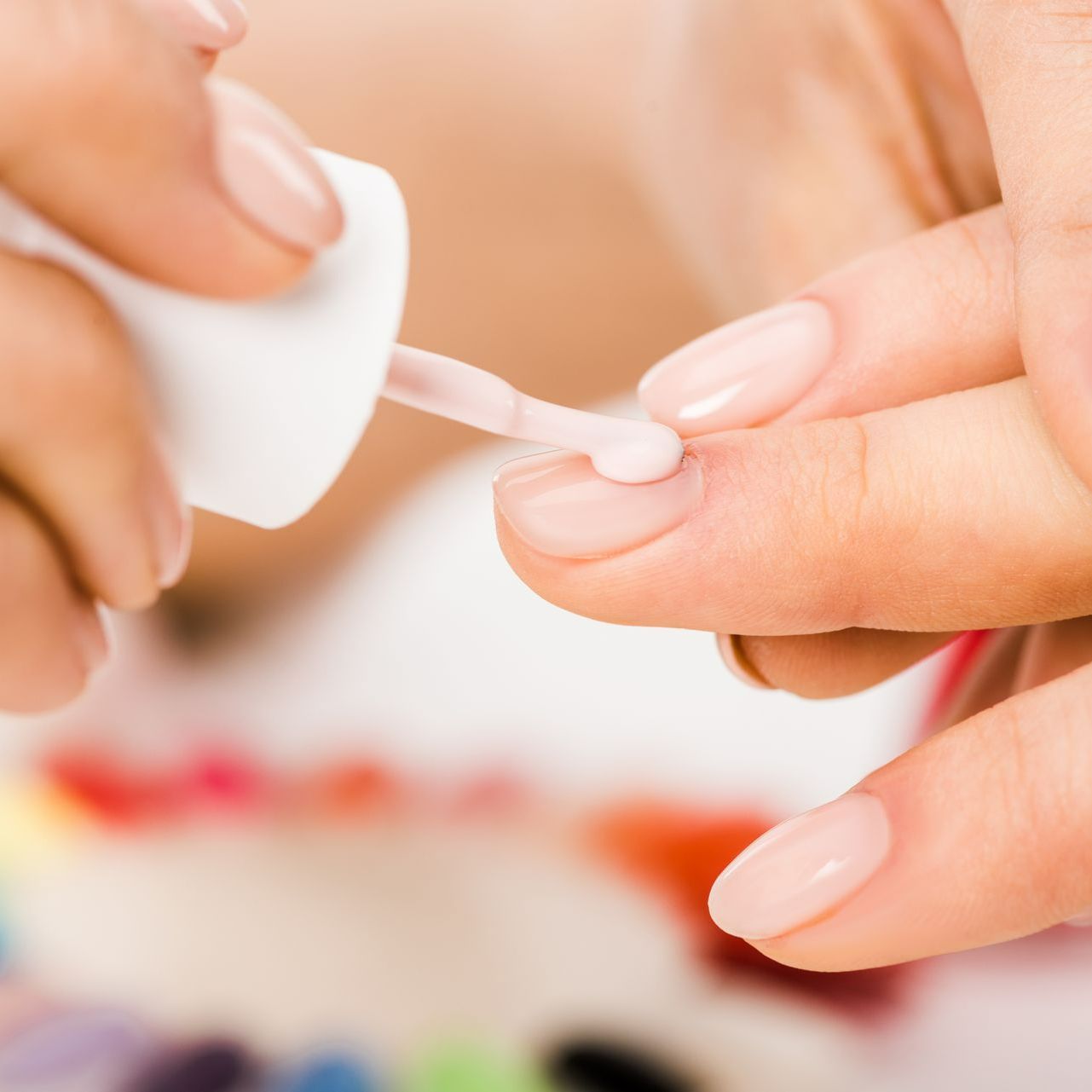 Application de vernis à ongles