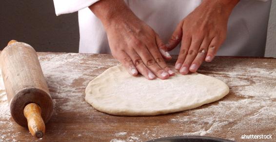 Préparation de la pâte à pizza faite maison à l'Aigle