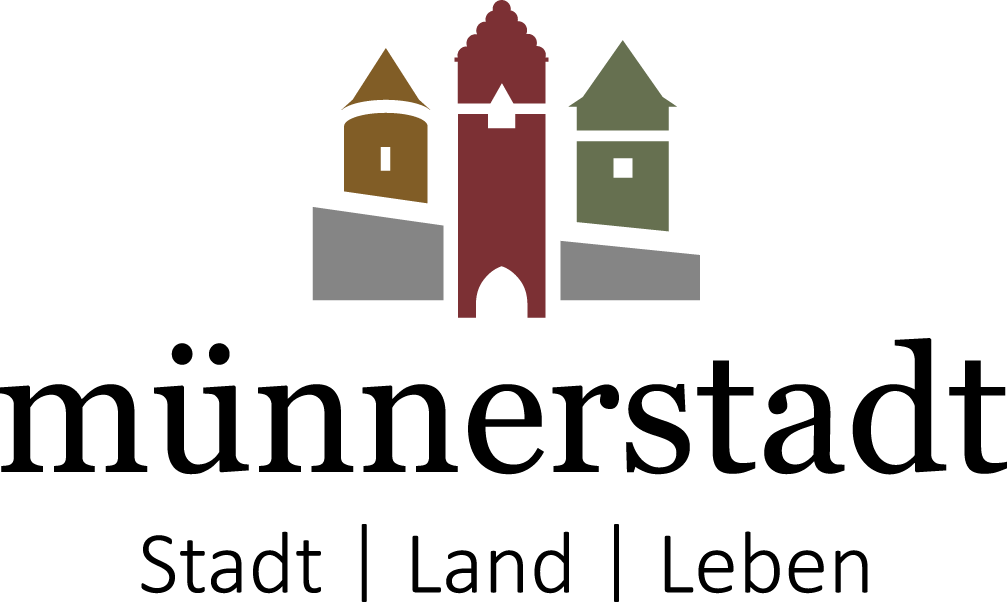 Logo der Stadt Münnerstadt, bestehend aus der Bildmarke mit drei Türmen sowie dem Schriftzug