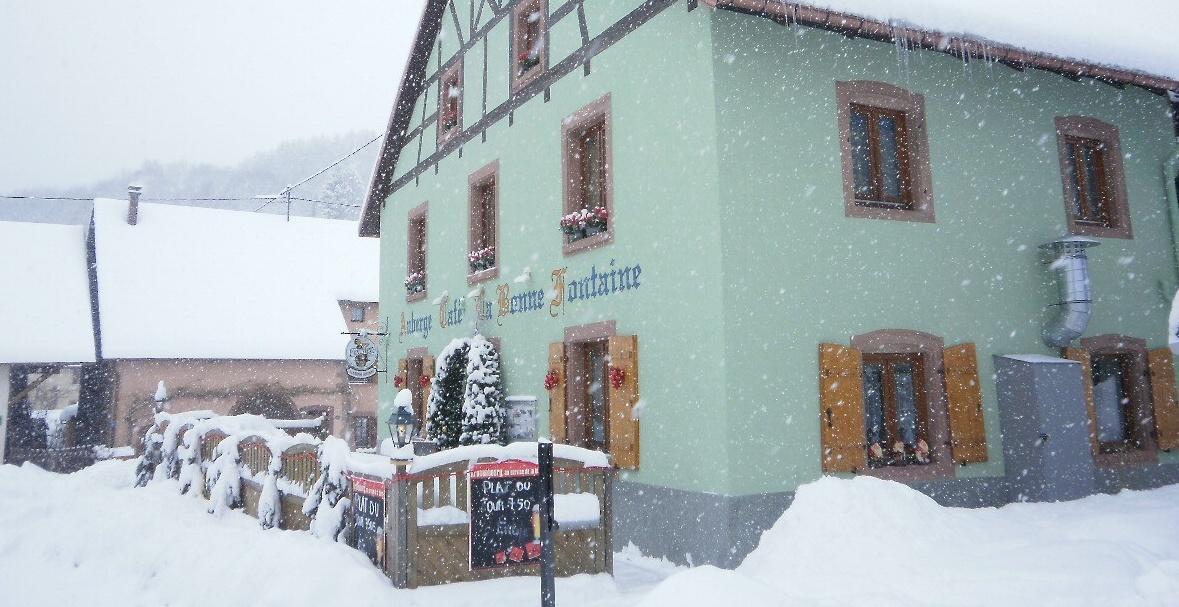 a la bonne fontaine sous la neige