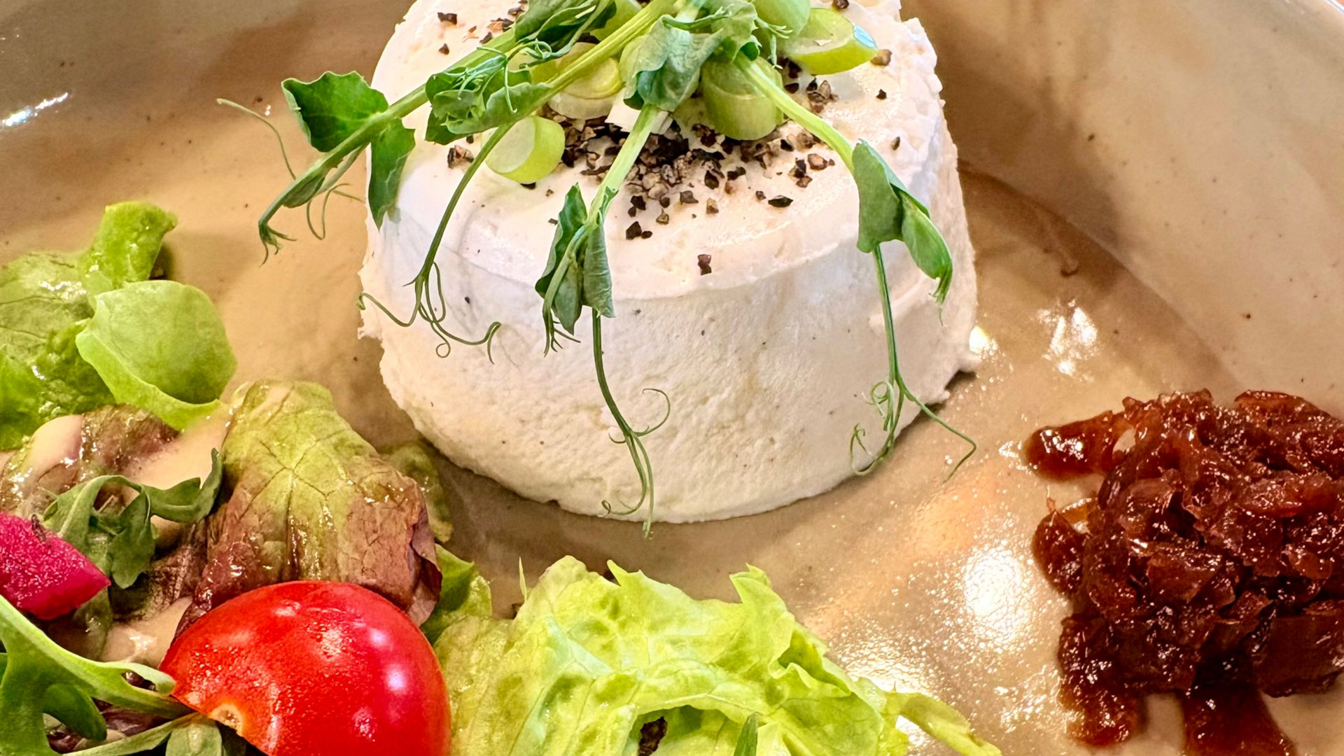 Timbale de chèvre frais, insert de saison.