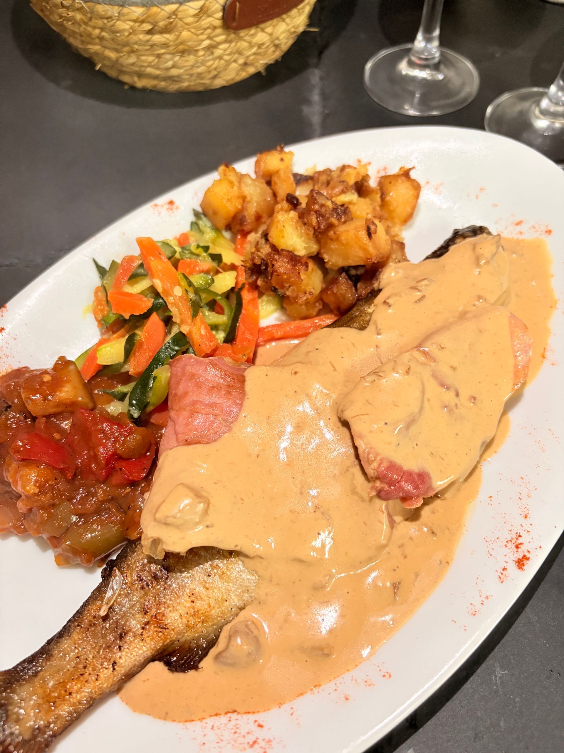 Truite au jambon de pays sauce aux cèpes