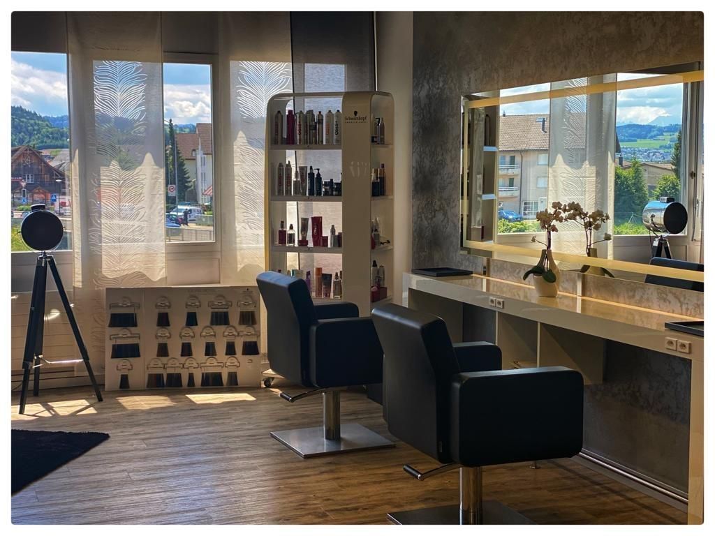 New Hair Style Coiffeursalon bei Sonnenlicht