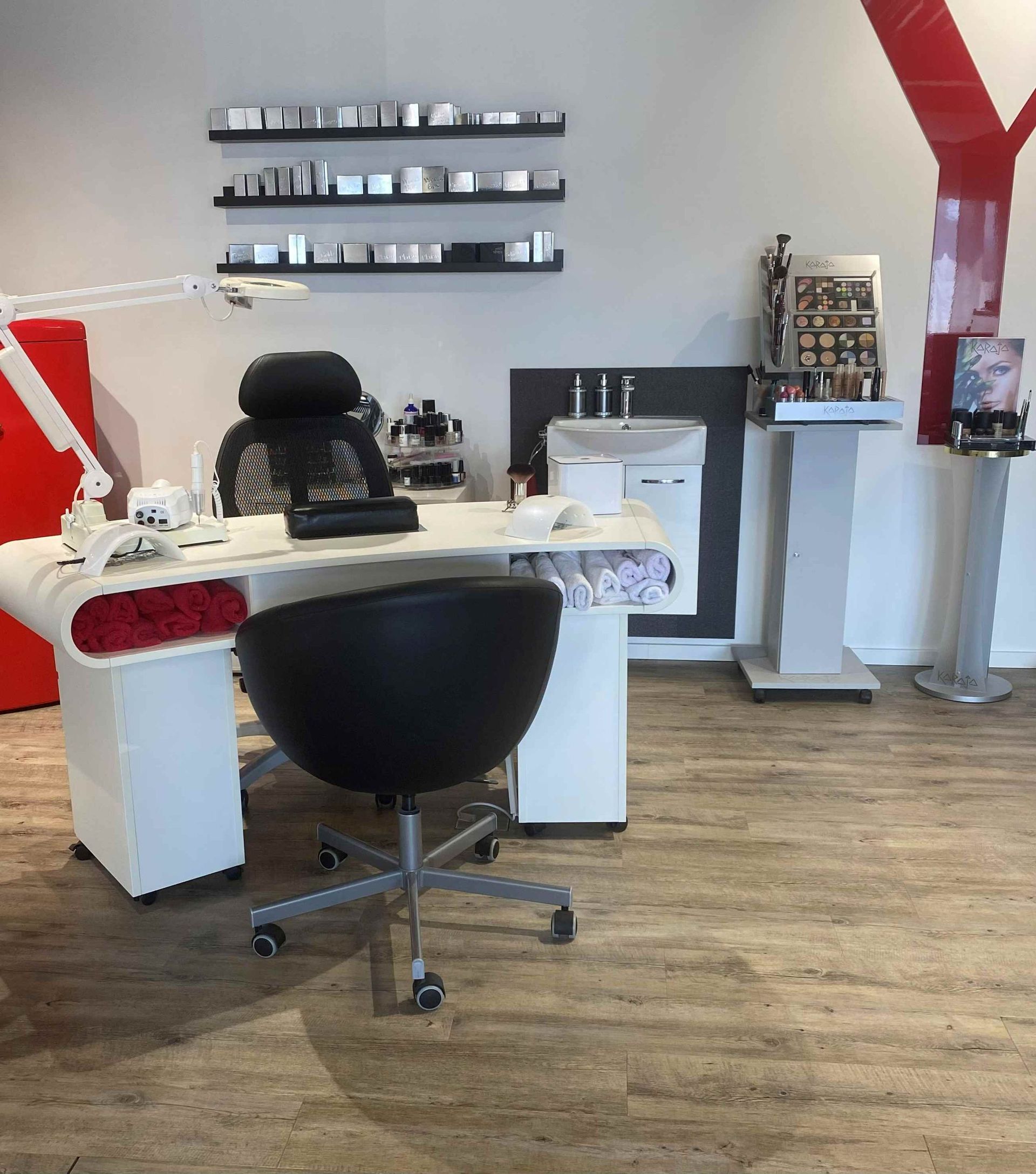 New Hair Style Coiffeursalon bei Sonnenlicht