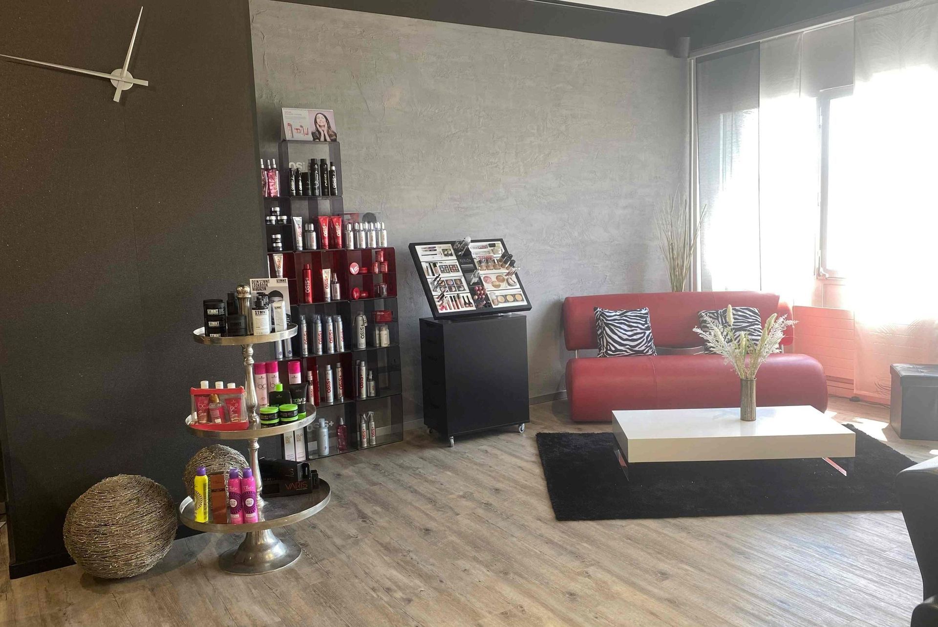 New Hair Style Coiffeursalon bei Sonnenlicht