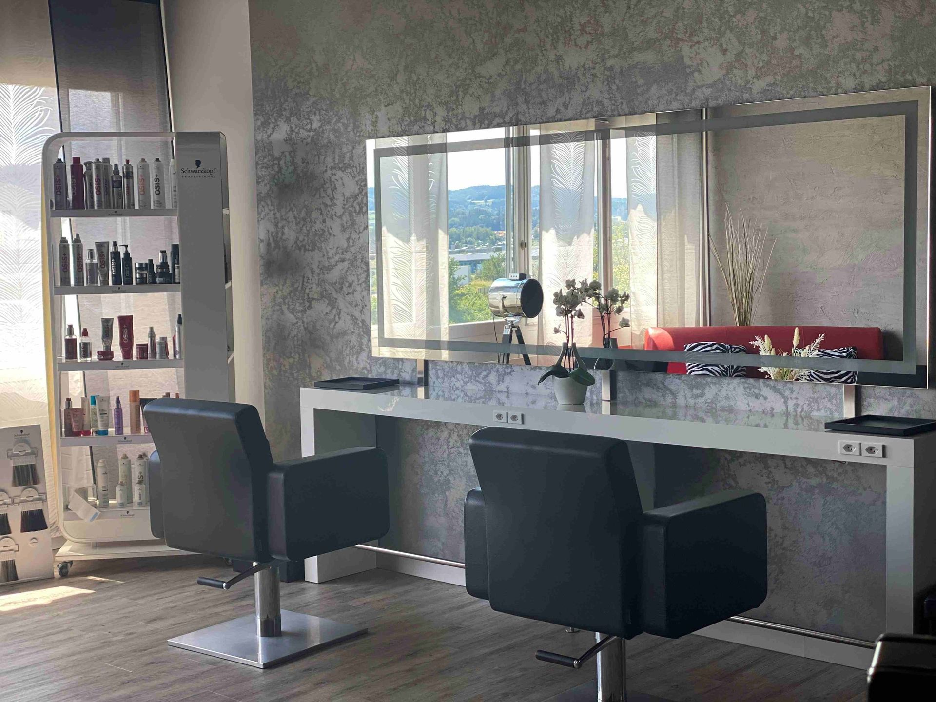 New Hair Style Coiffeursalon bei Sonnenlicht