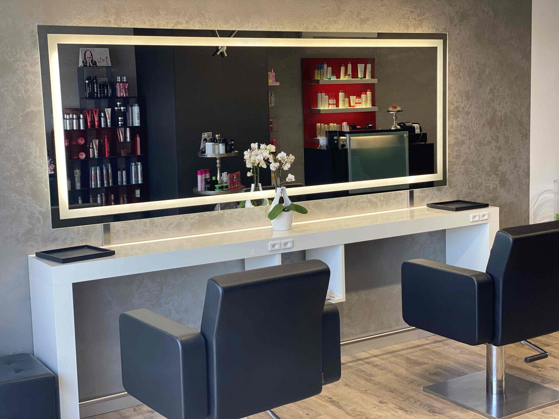 New Hair Style Coiffeursalon bei Sonnenlicht