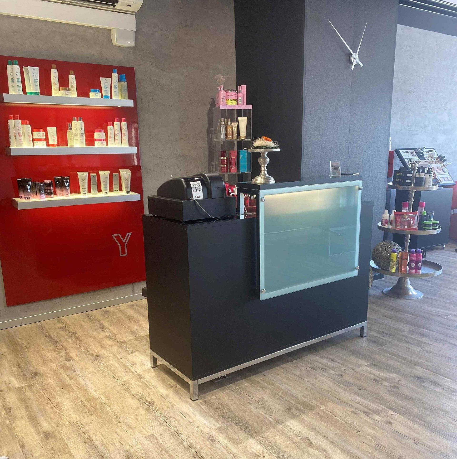 New Hair Style Coiffeursalon bei Sonnenlicht