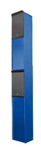 Blau-grauer Briefkasten mit drei Fächern.