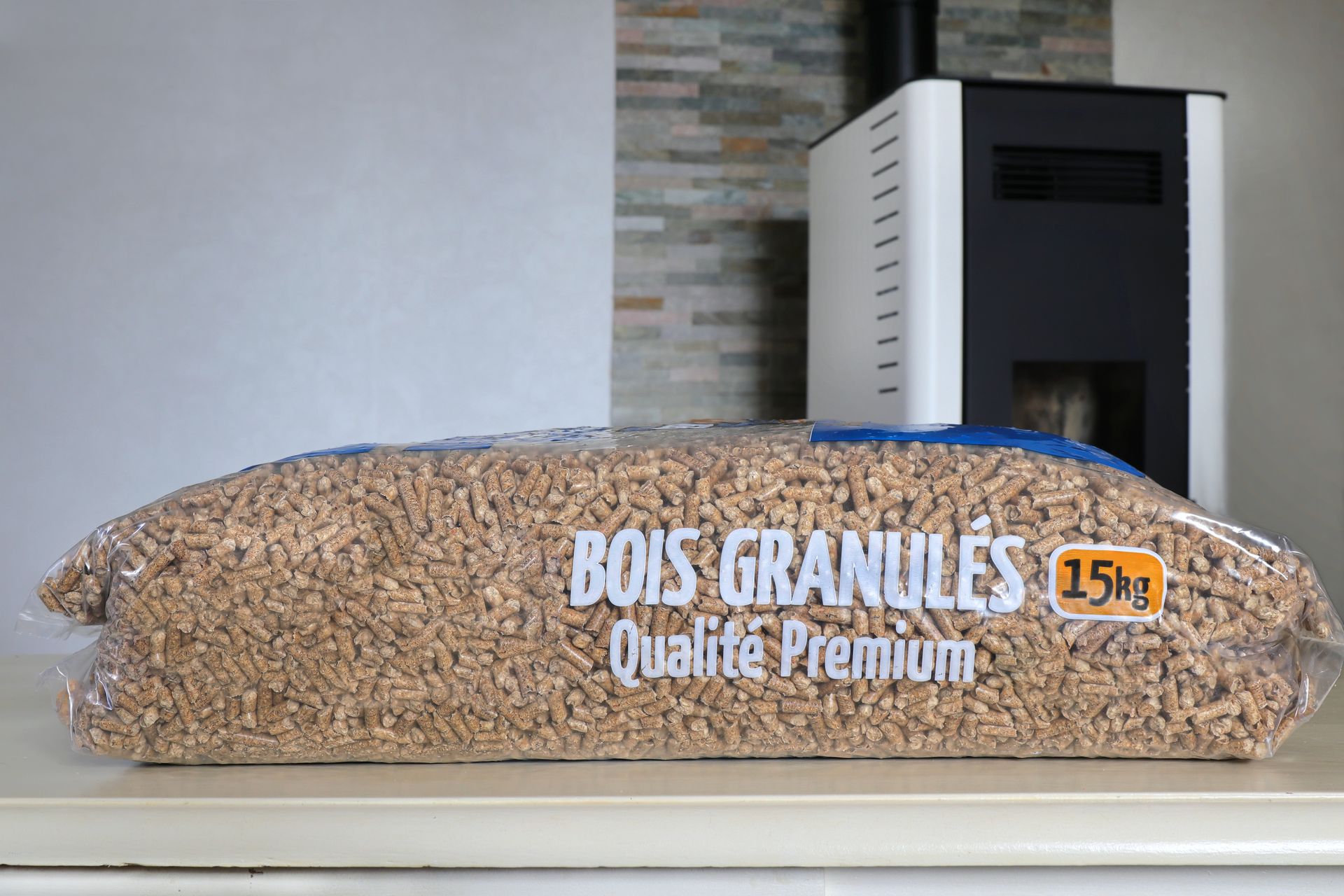 Sac de 15 kg de bois granulés qualité premium.