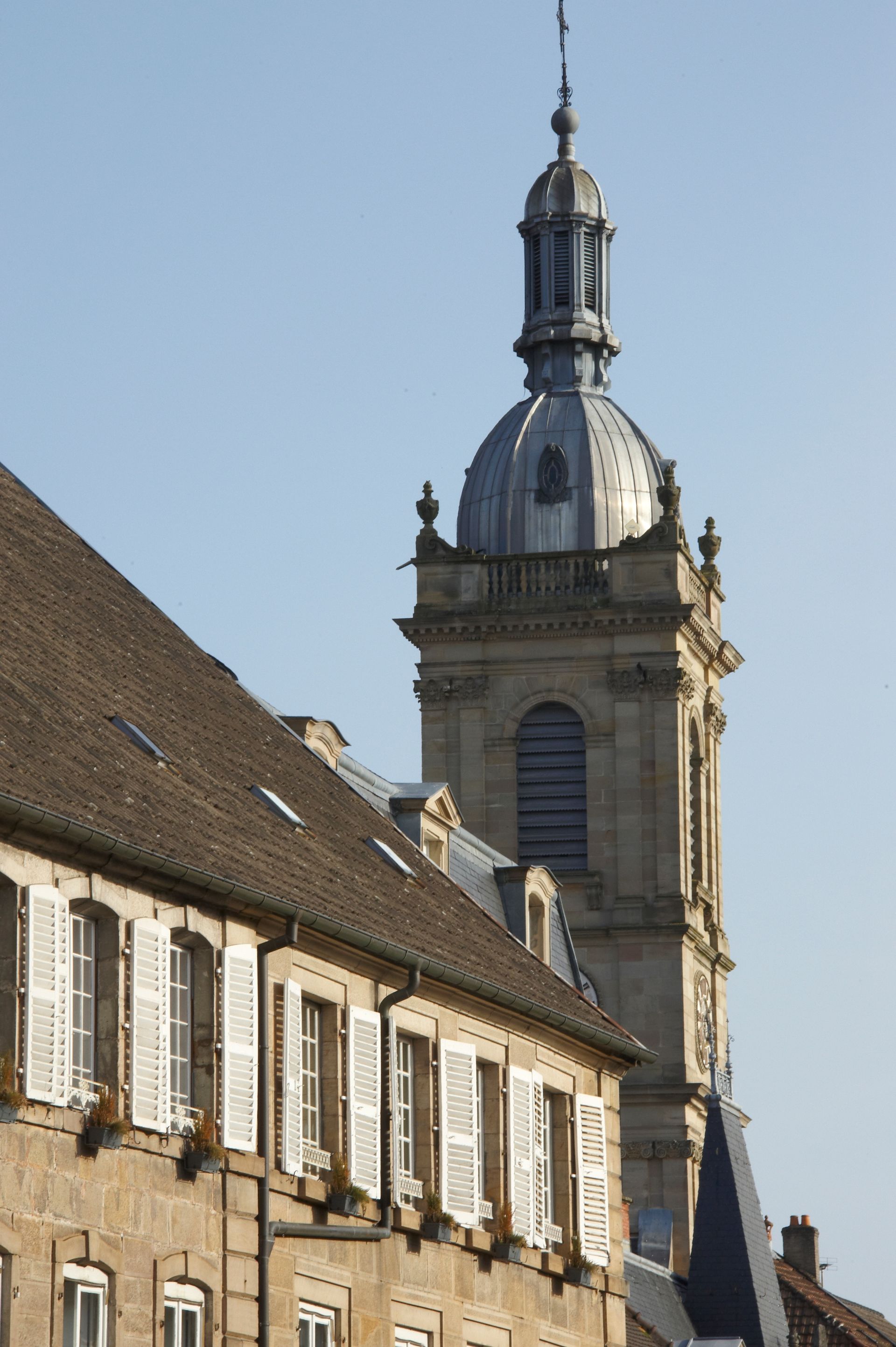 Clocher de l'église de la ville de Lure en Franche-Comté.
