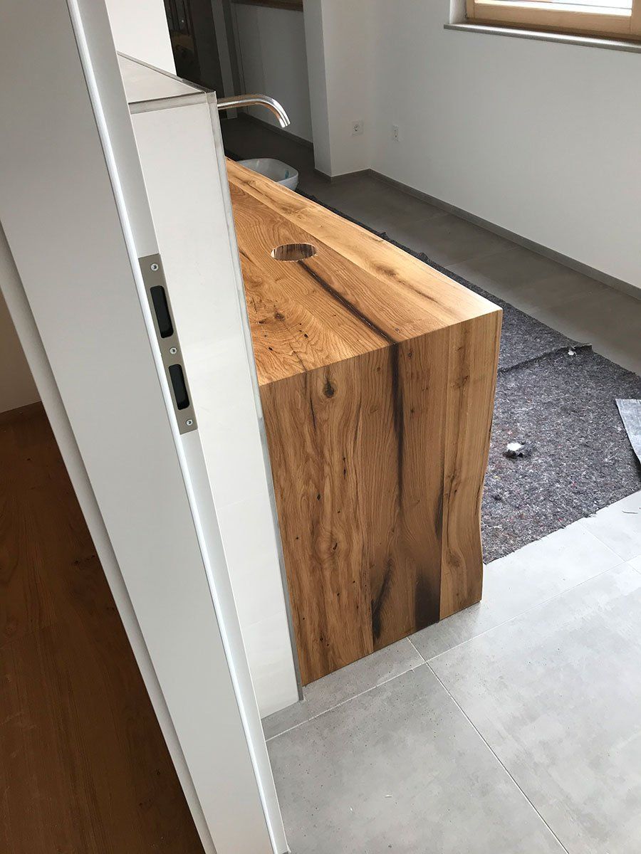 maßgeschneiderter Waschtisch