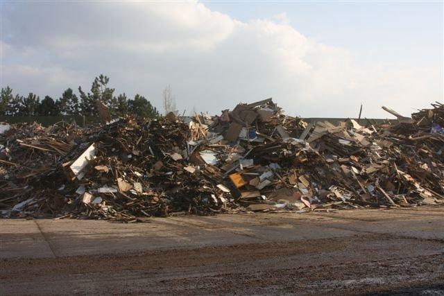 Décharge de déchets de bois destinés à être recycler