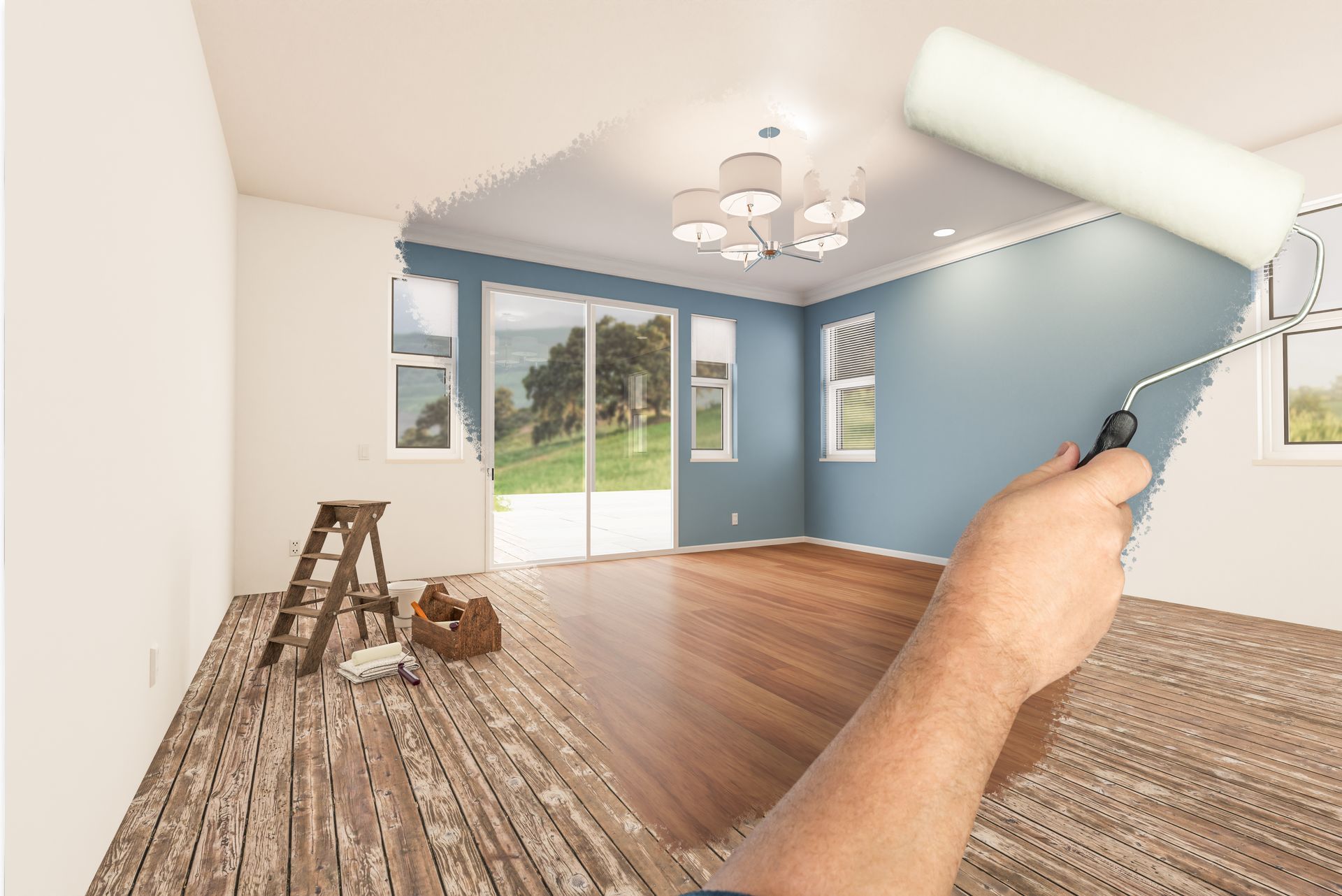 Une personne peint une pièce en bleu avec un rouleau. La pièce est équipée de fenêtres, d'un ventilateur de plafond et de parquet.