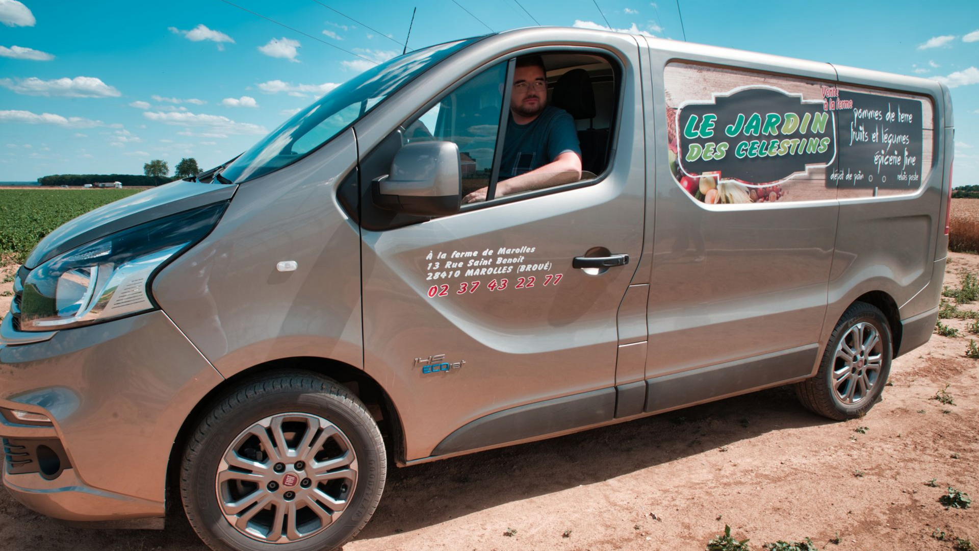 Camion de livraison des fruits et légumes.