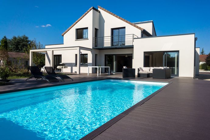 Une grande maison moderne