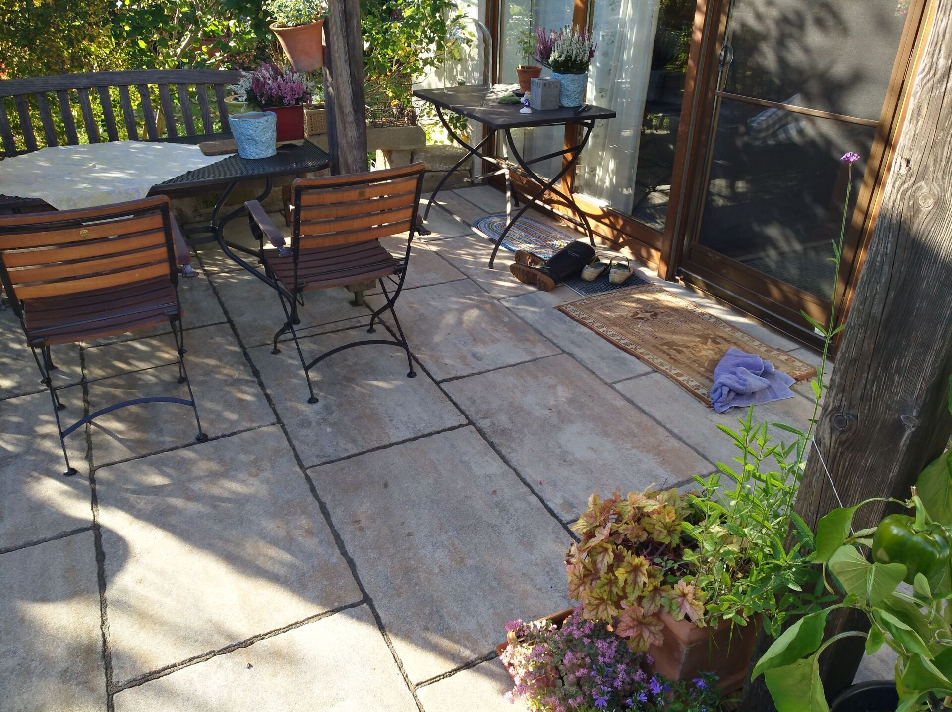 Terrasse, Tisch und Stühle