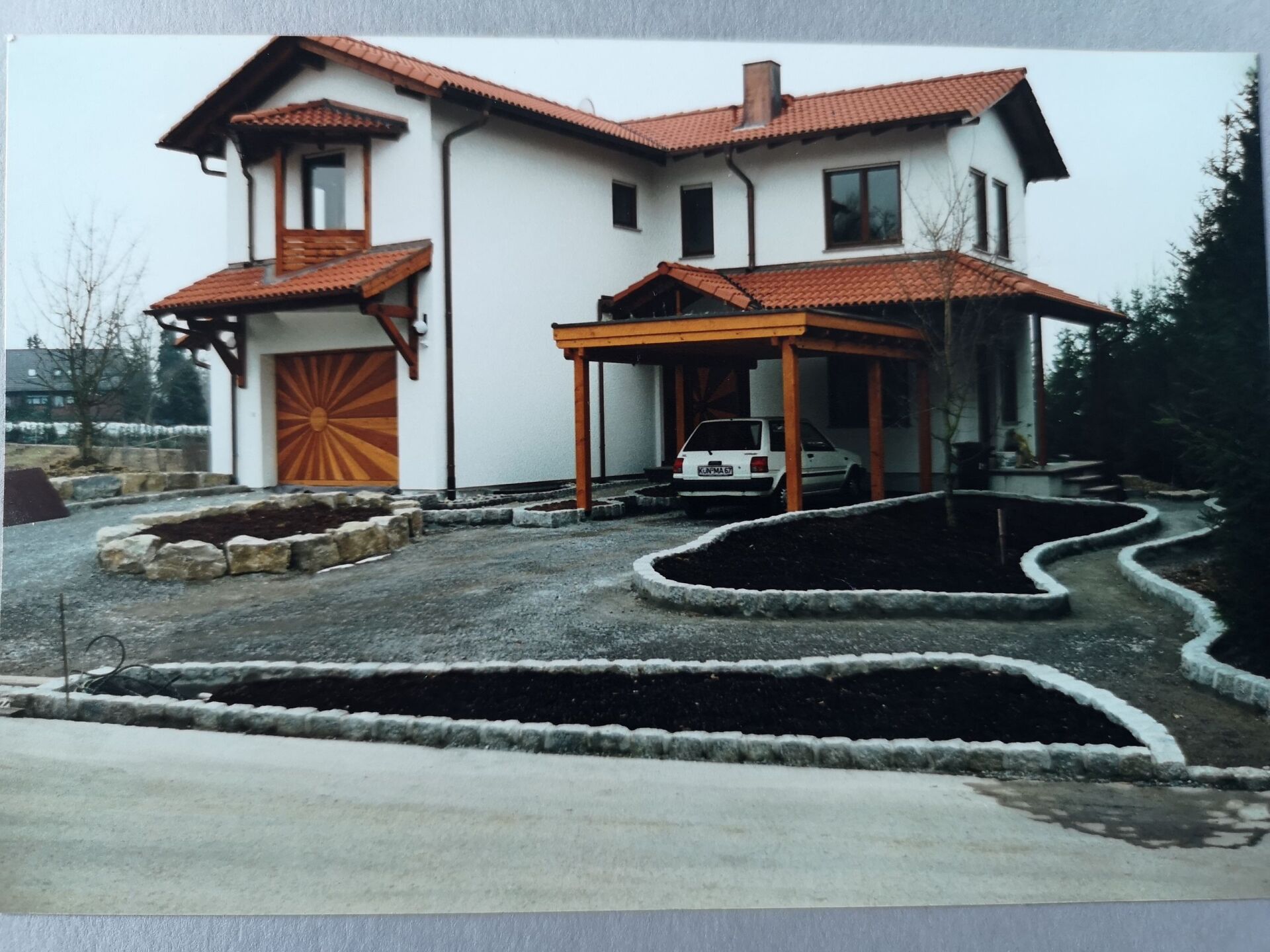 Hausfront, Eingang, Vorgarten