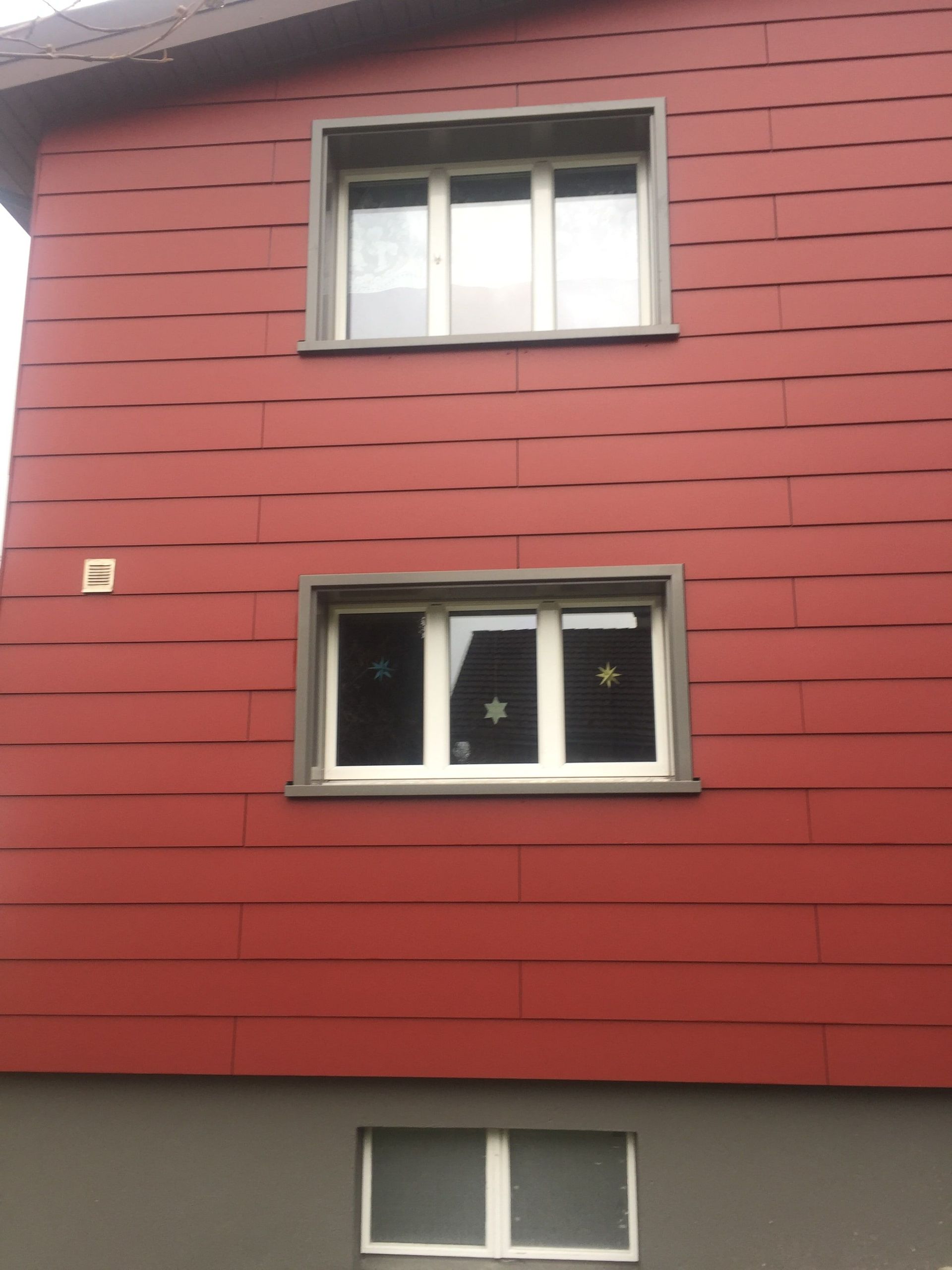 Fassade rot_02 - Peter Brunner