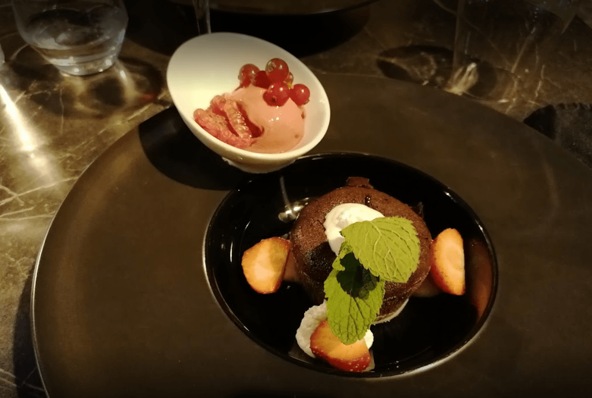 Mi-cuit au chocolat et glace