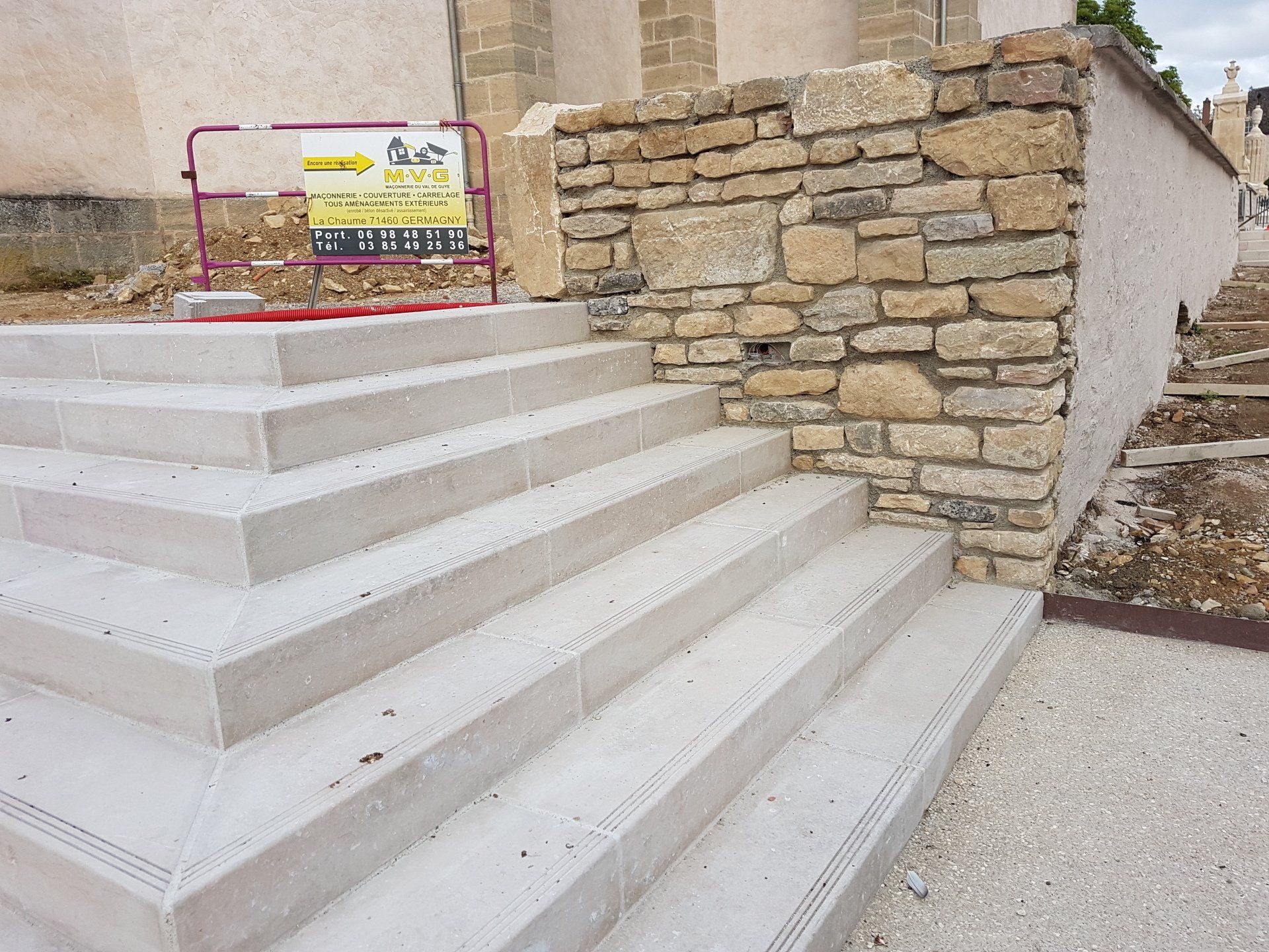 Escaliers par tailleur de pierre