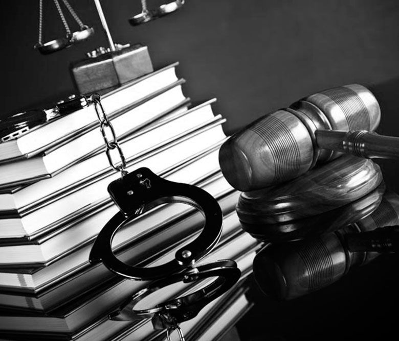 Code pénal ouvert a la première page