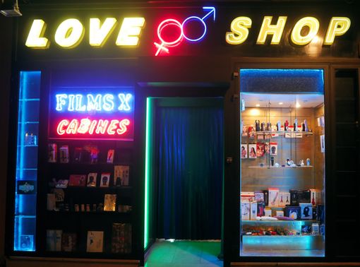 Devanture du magasin Love Shop Paris 283.