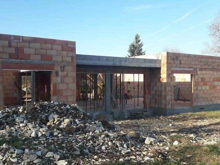 Maison avec toit-terrasse en cours de consruction