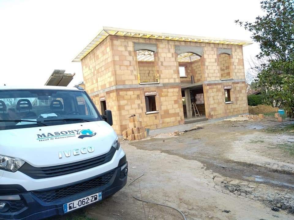 Maison à étage en construction