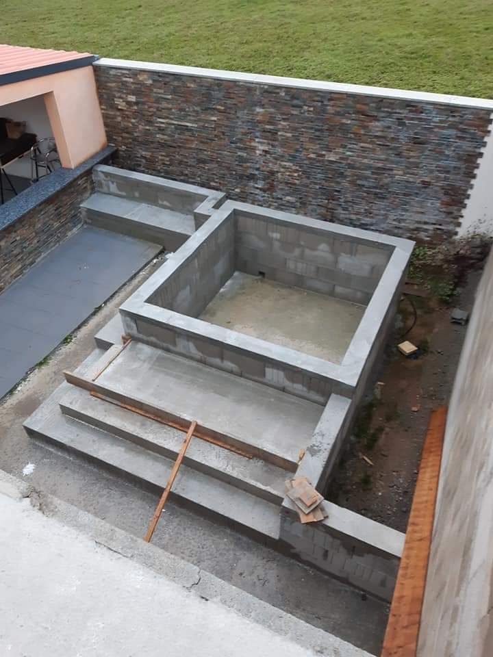 Extension pour jardinière avec coffrage béton, suite du chantier