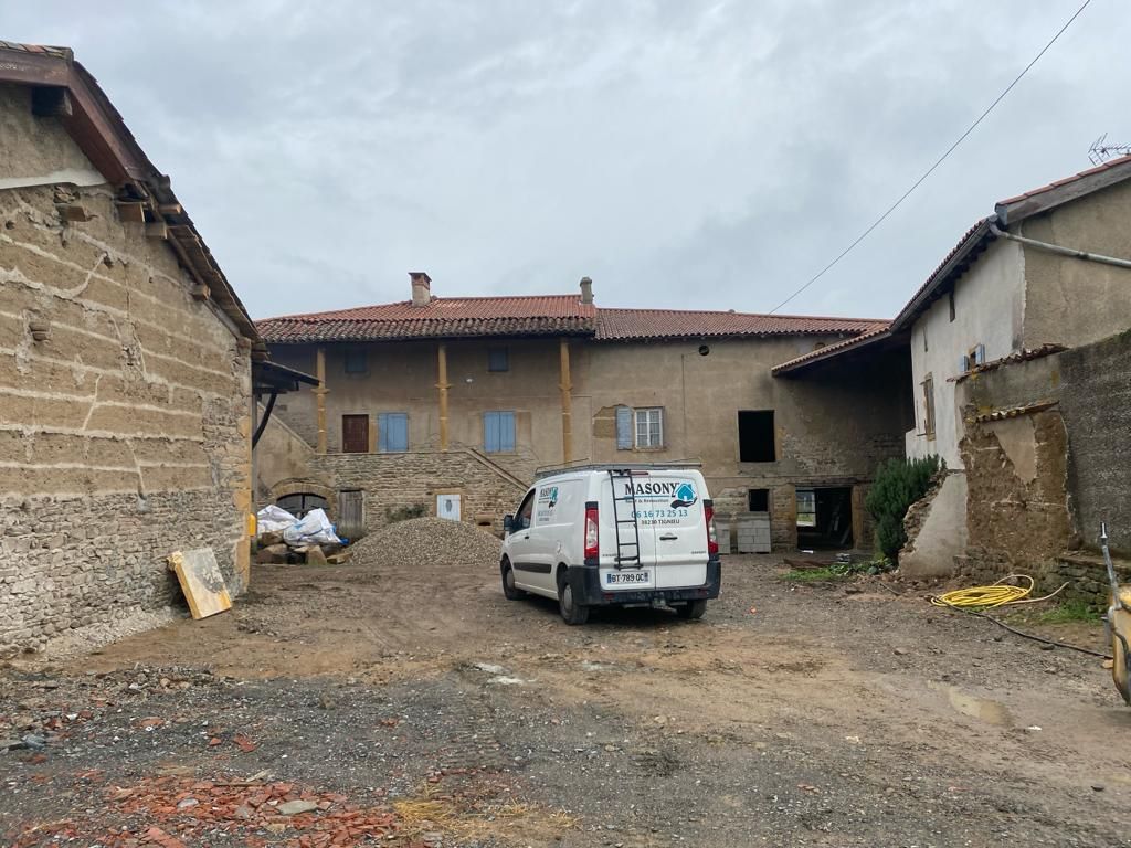 Façade corps de ferme, avant travaux et nettoyage de façade