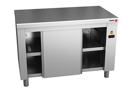 Una mesa de acero inoxidable con puerta corrediza y estantes.