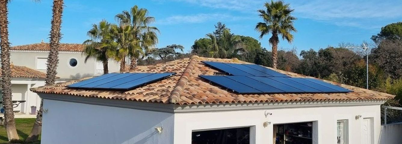 Des panneaux solaires sur une villa