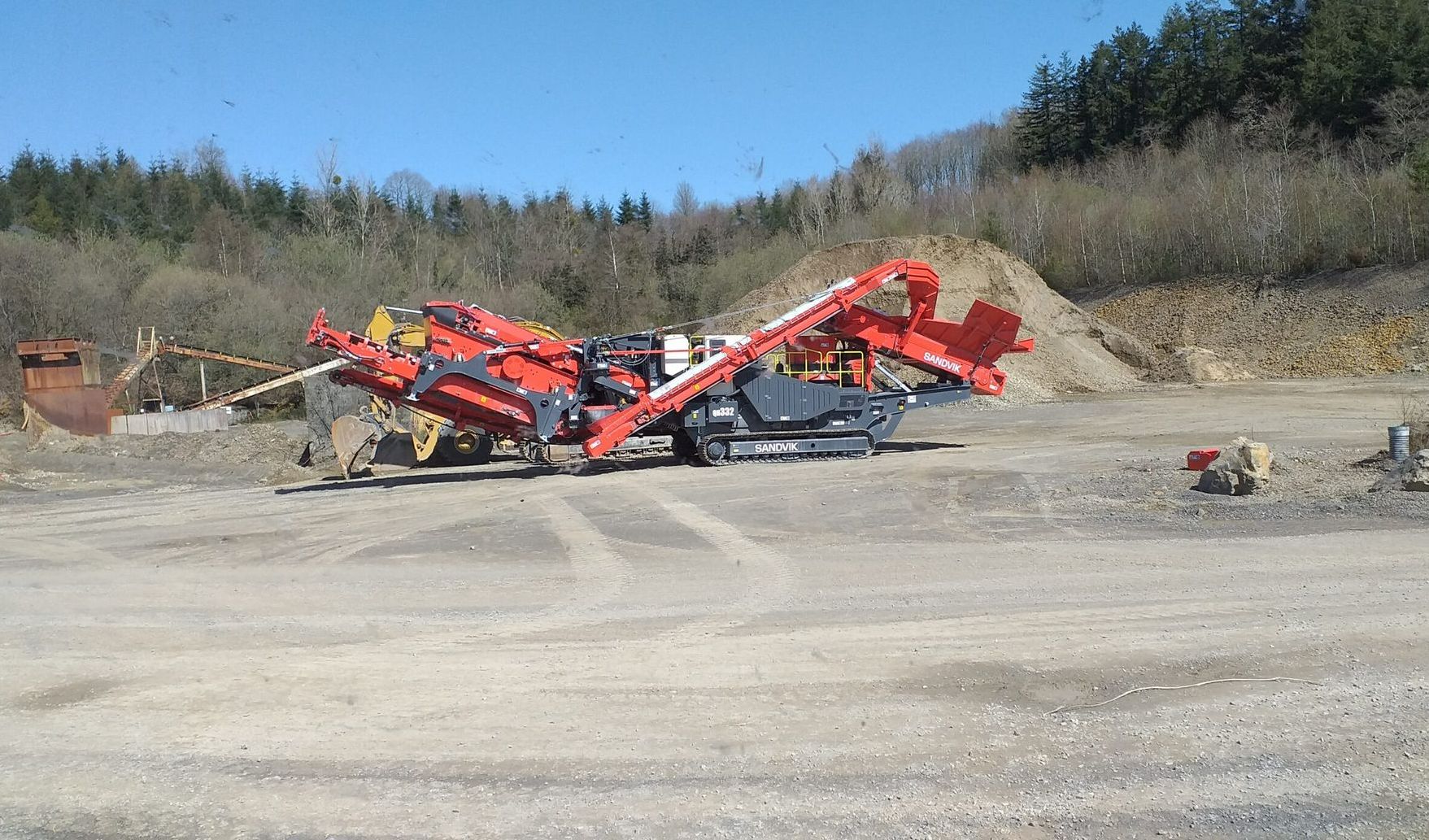Une centrale de concassage sur site.