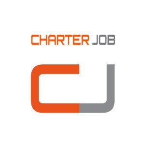 Charter Job-Logo mit orangefarbener und grauer „CJ“-Grafik und orangefarbenem „CHARTER JOB“-Text.