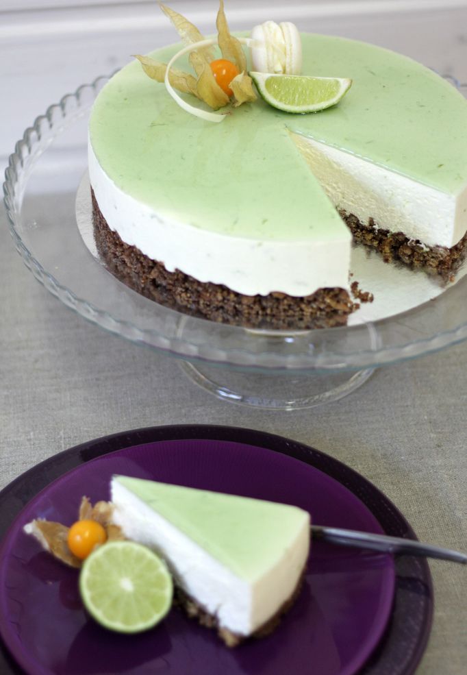 Limevalkosuklaakakku