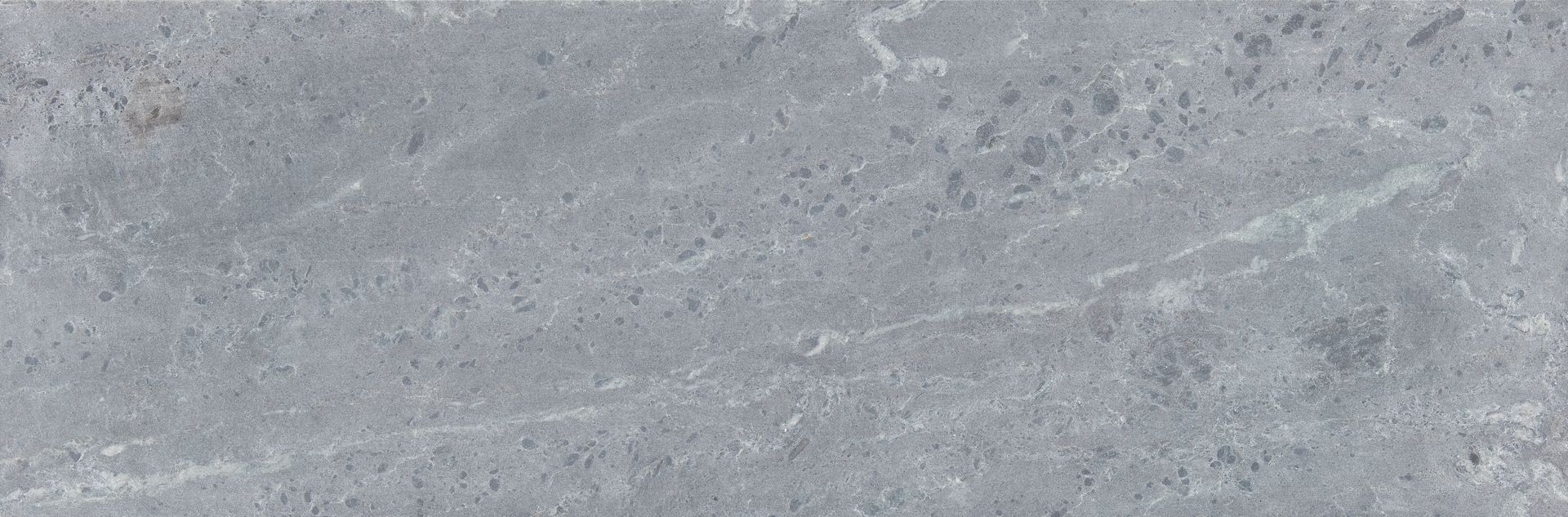 Heller Speckstein Tulikivi Classic Oberfläche für hochwertigen Kaminofen im Ofenbau