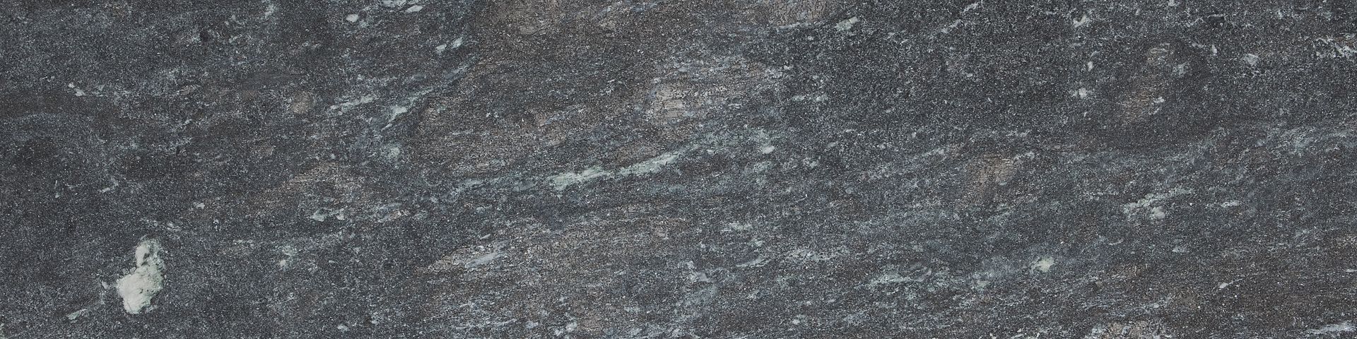 Edler Speckstein Tulikivi Nobile mit lebendiger Maserung für exklusiven Kaminofen