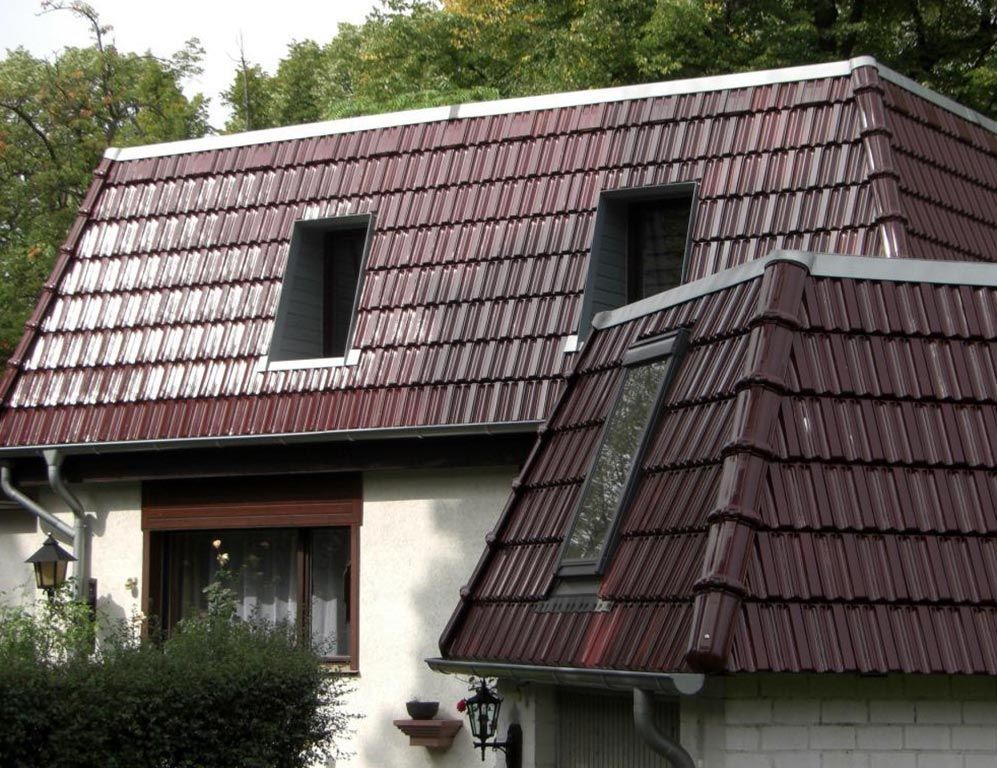 Kastanienbraunes Dach